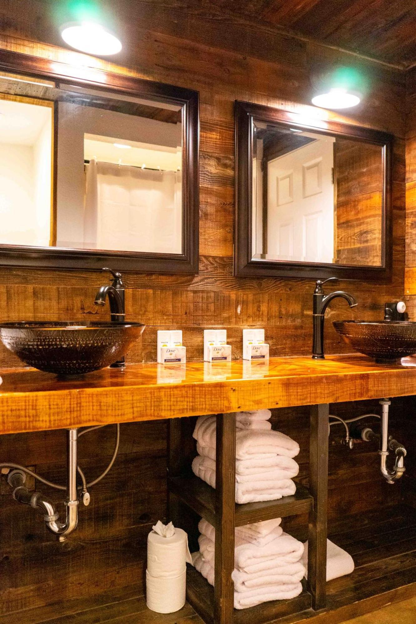 Miners Suite-Centrally Located In Shaver Lake 셰이버호 외부 사진